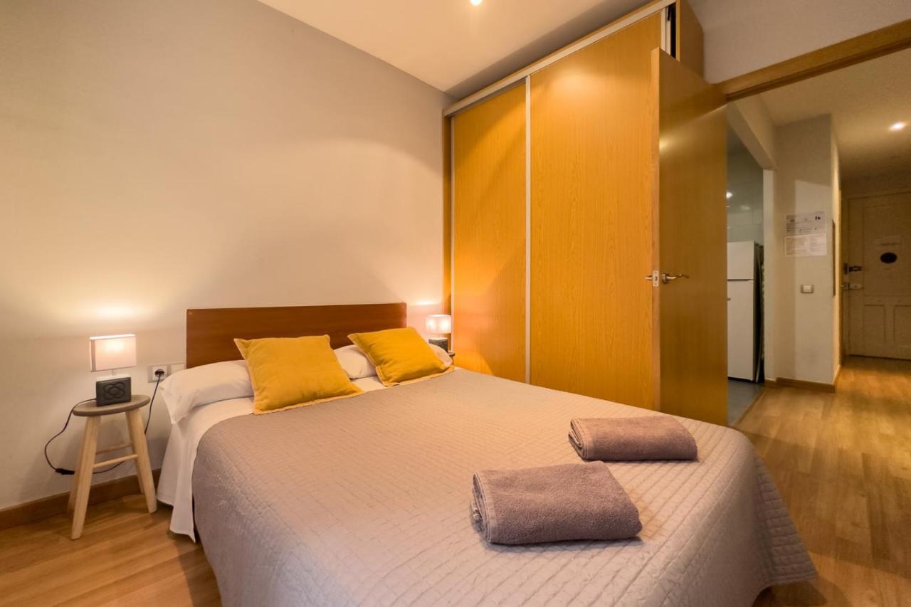 Aparteasy - Central Gracia Apartments Барселона Екстер'єр фото