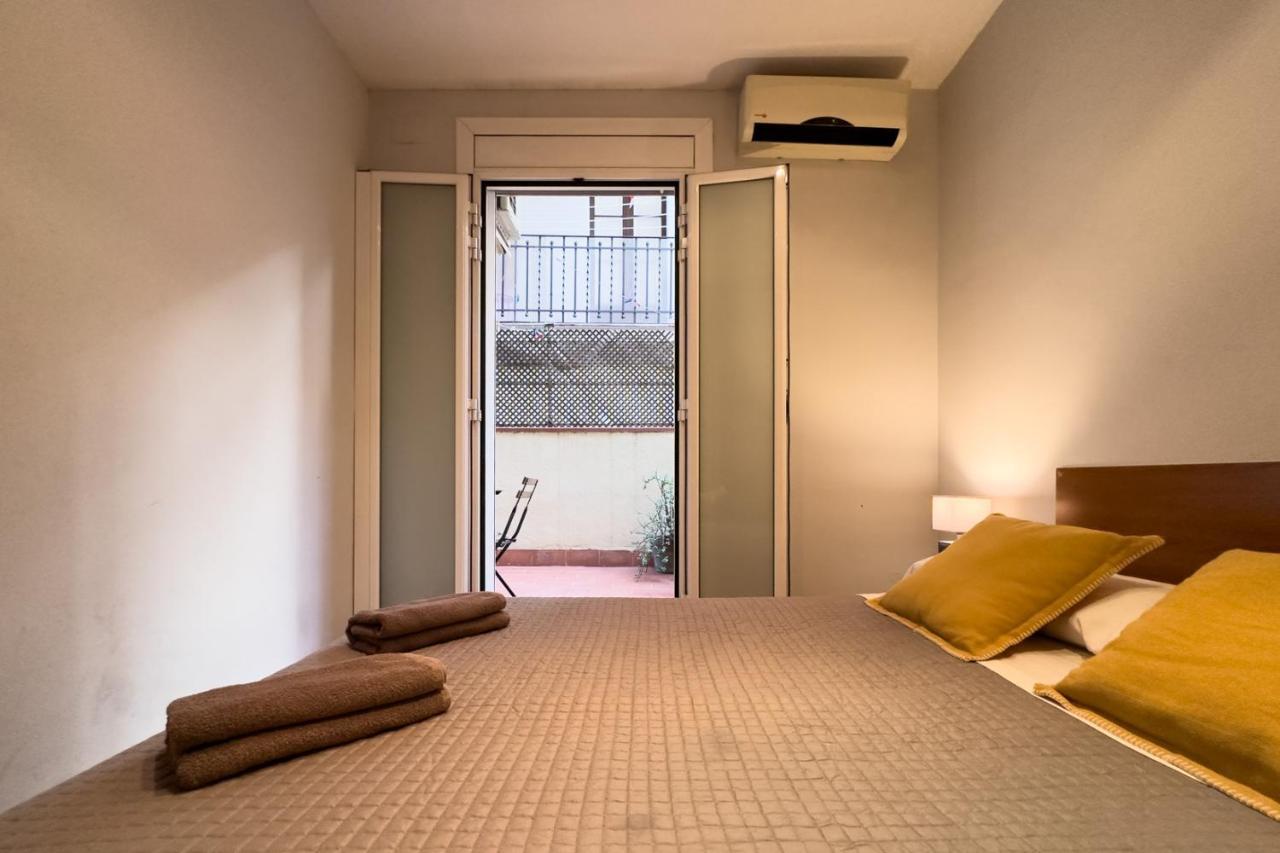 Aparteasy - Central Gracia Apartments Барселона Екстер'єр фото